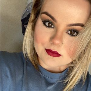 Meet your Posher, Carly